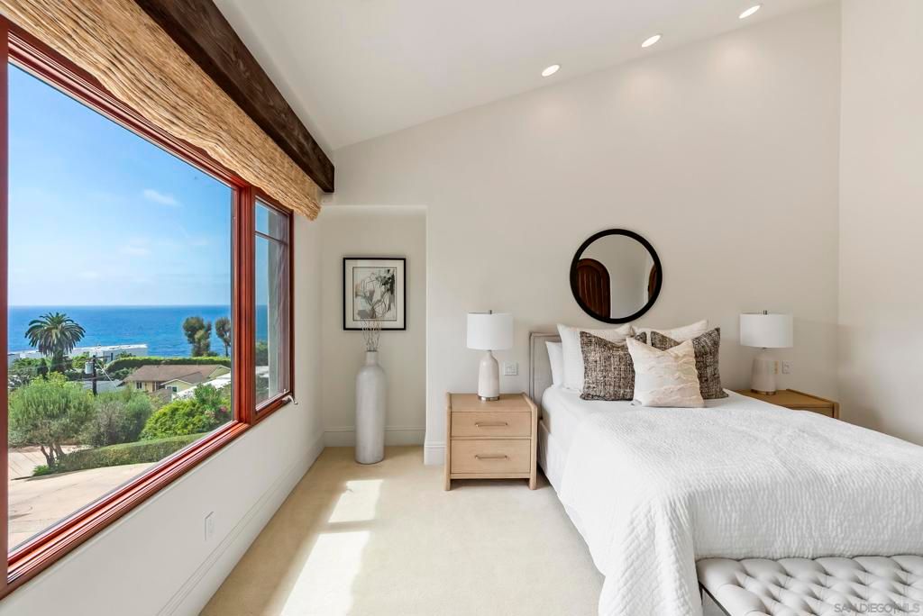 Image 31 of property listing at 1745 Amalfi St, La Jolla, CA 92037