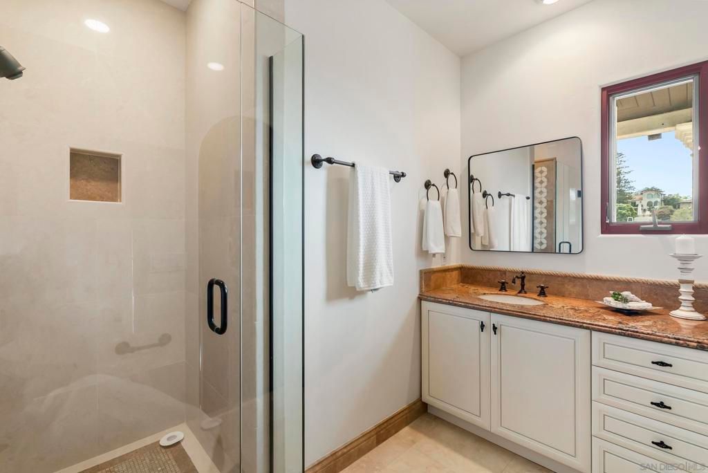 Image 32 of property listing at 1745 Amalfi St, La Jolla, CA 92037