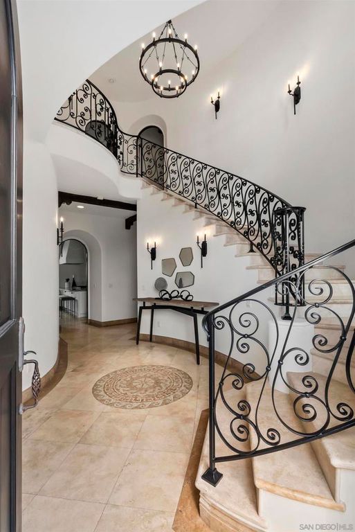 Image 33 of property listing at 1745 Amalfi St, La Jolla, CA 92037