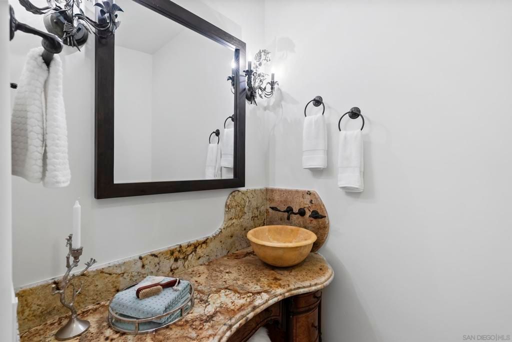 Image 35 of property listing at 1745 Amalfi St, La Jolla, CA 92037