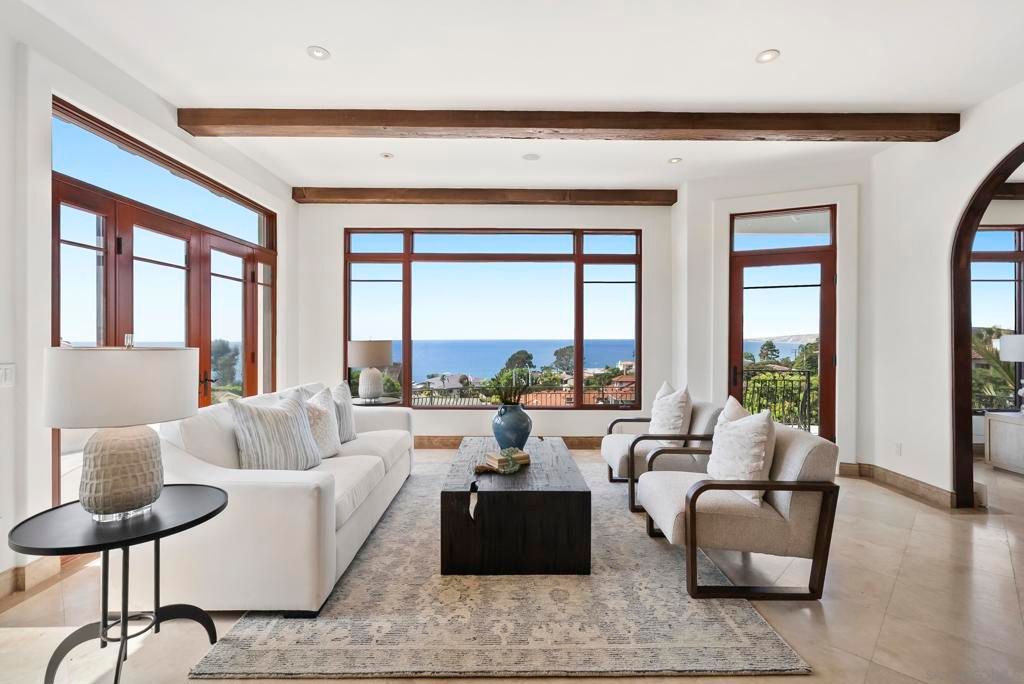Image 5 of property listing at 1745 Amalfi St, La Jolla, CA 92037