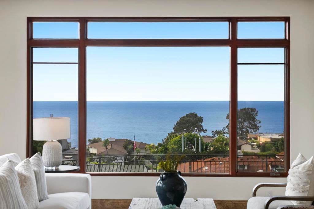 Image 6 of property listing at 1745 Amalfi St, La Jolla, CA 92037