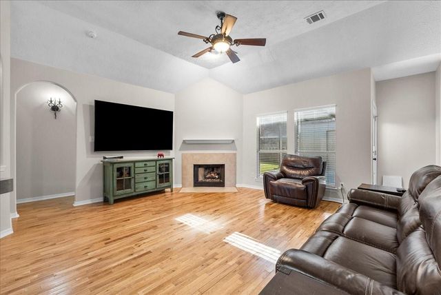 8102 Pinewood Park, Humble, TX 77346