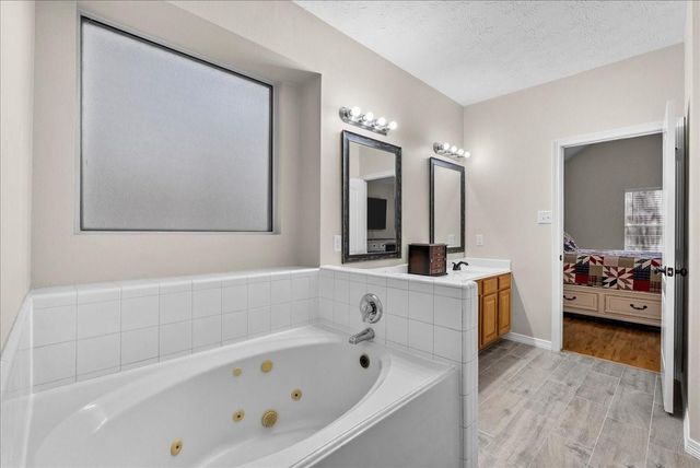 8102 Pinewood Park, Humble, TX 77346