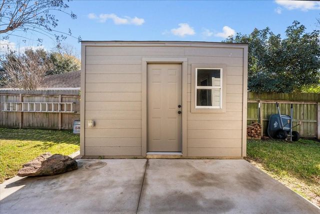 8102 Pinewood Park, Humble, TX 77346