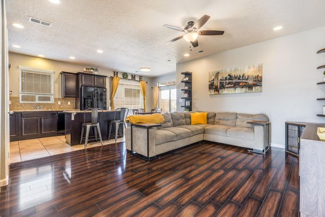 1105 Jacobs Drive NE, Rio Rancho, NM 87144