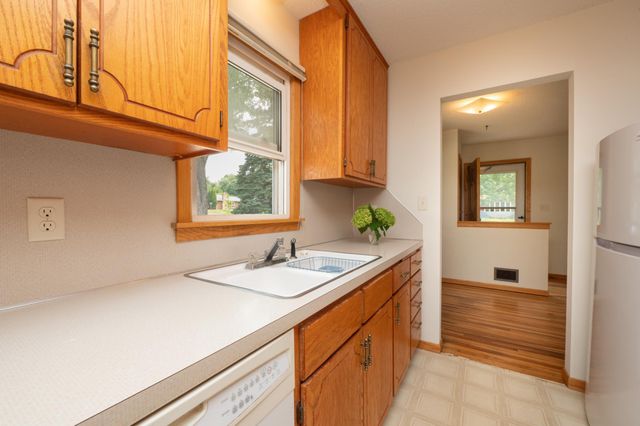 671 58th Avenue NE, Fridley, MN 55432