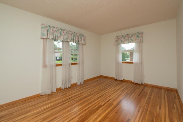 671 58th Avenue NE, Fridley, MN 55432