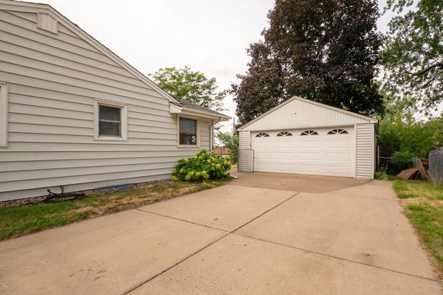 671 58th Avenue NE, Fridley, MN 55432