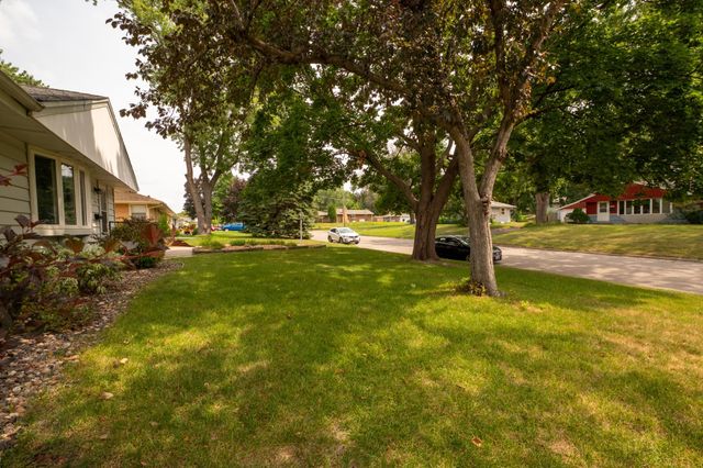 671 58th Avenue NE, Fridley, MN 55432