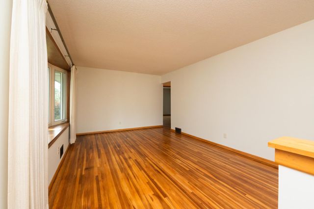 671 58th Avenue NE, Fridley, MN 55432