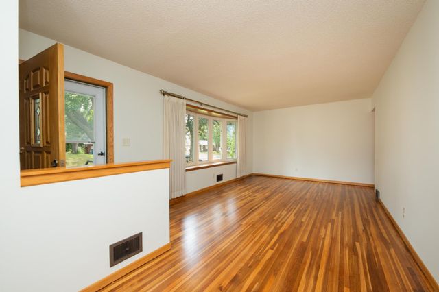671 58th Avenue NE, Fridley, MN 55432