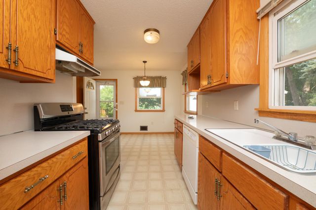 671 58th Avenue NE, Fridley, MN 55432