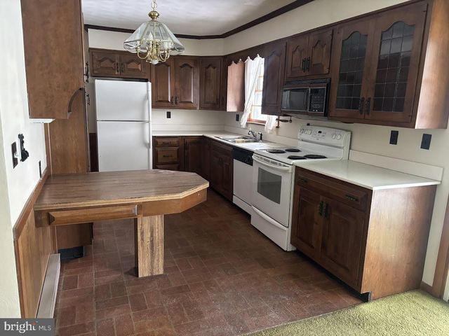 927 E HIGH ST, Bellefonte, PA 16823