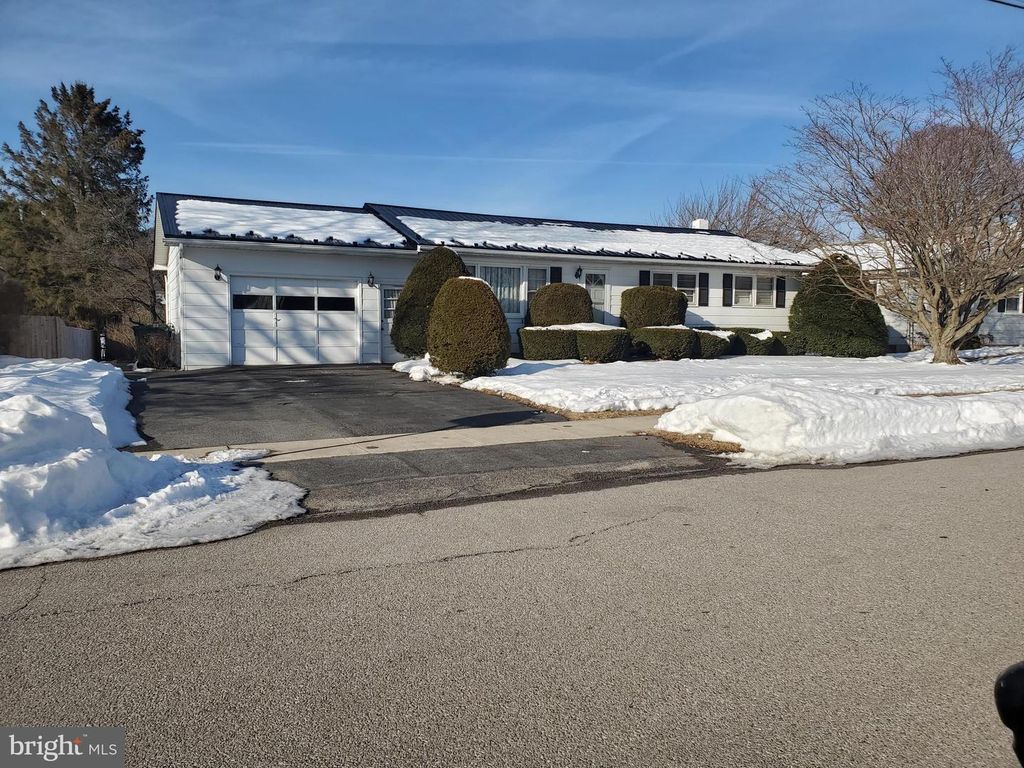 927 E HIGH ST, Bellefonte, PA 16823