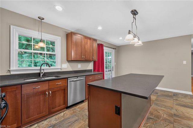 5504 Buckhorne CT, Suffolk, VA 23435