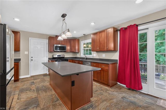 5504 Buckhorne CT, Suffolk, VA 23435