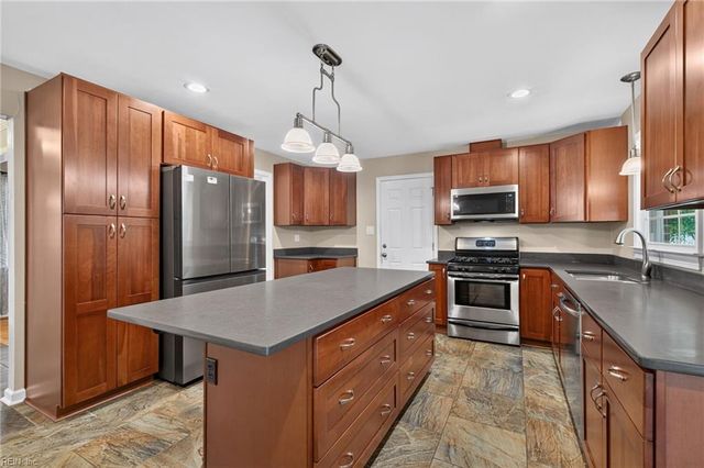 5504 Buckhorne CT, Suffolk, VA 23435