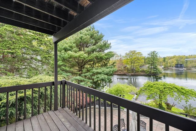 40 Mountain Lakes Trl, Groton, MA 01450