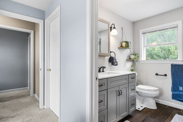 40 Mountain Lakes Trl, Groton, MA 01450