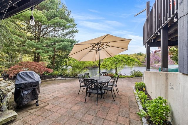 40 Mountain Lakes Trl, Groton, MA 01450
