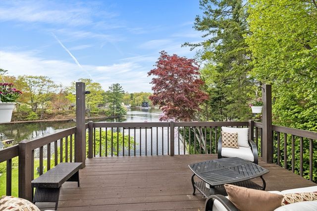 40 Mountain Lakes Trl, Groton, MA 01450