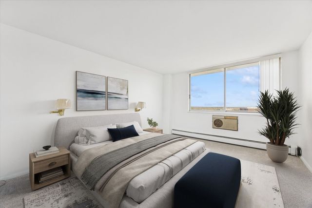 20 N Tower Road 12L, Oak Brook, IL 60523