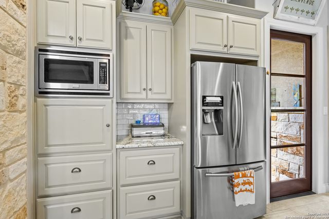 2467 Palomino Springs, Bandera, TX 78003