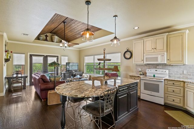 2467 Palomino Springs, Bandera, TX 78003