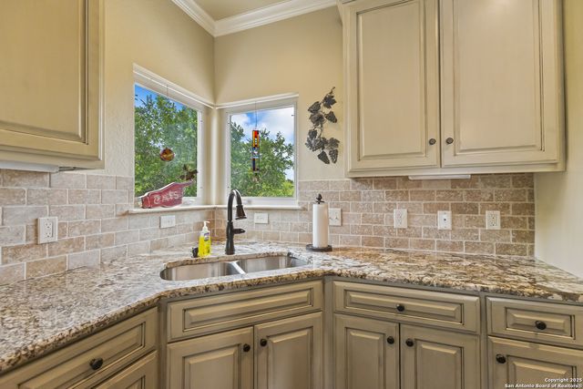 2467 Palomino Springs, Bandera, TX 78003