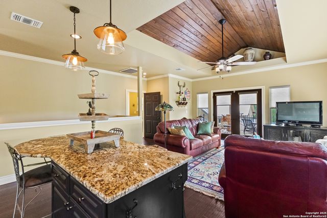 2467 Palomino Springs, Bandera, TX 78003