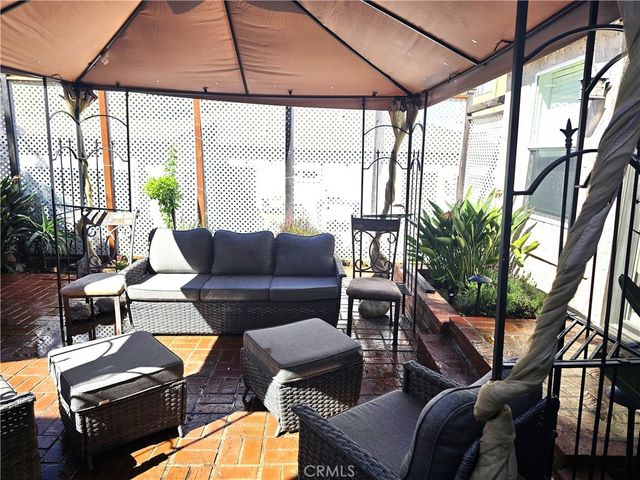 1830 Stanley Avenue, Signal Hill, CA 90755