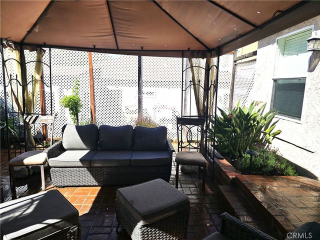 1830 Stanley Avenue, Signal Hill, CA 90755