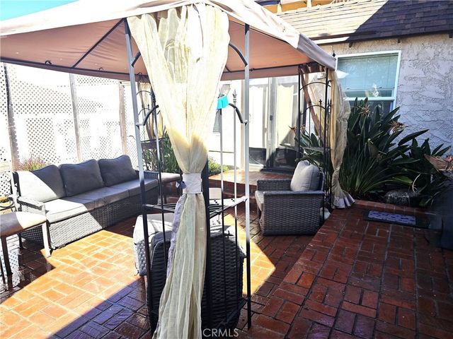 1830 Stanley Avenue, Signal Hill, CA 90755