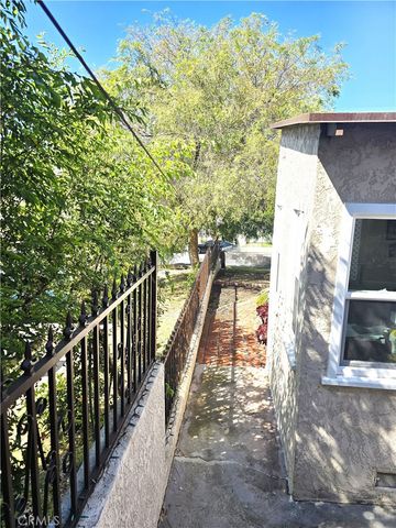 1830 Stanley Avenue, Signal Hill, CA 90755