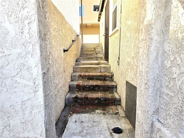 1830 Stanley Avenue, Signal Hill, CA 90755