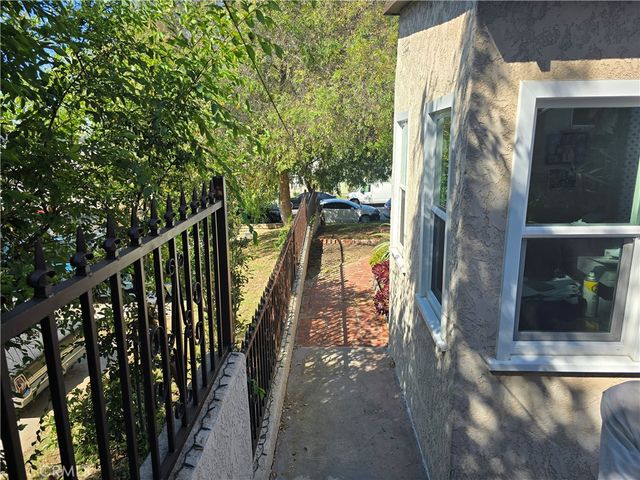 1830 Stanley Avenue, Signal Hill, CA 90755