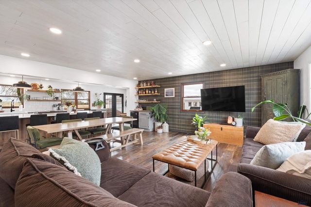 6451 LONG VIEW RD, Rapid City, SD 57703