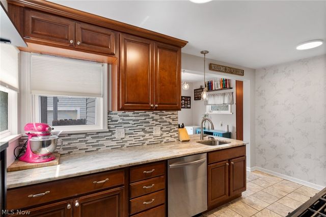 1556 Campbell Street, Cuyahoga Falls, OH 44223