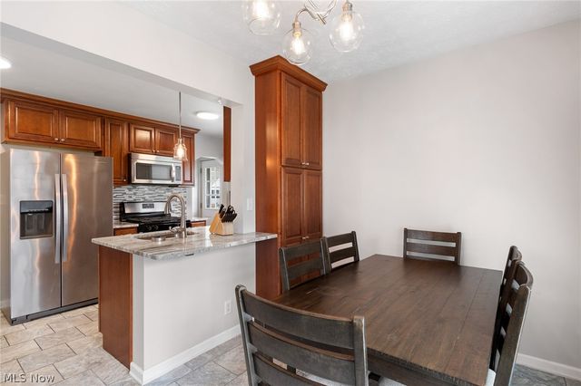 1556 Campbell Street, Cuyahoga Falls, OH 44223