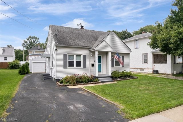 1556 Campbell Street, Cuyahoga Falls, OH 44223