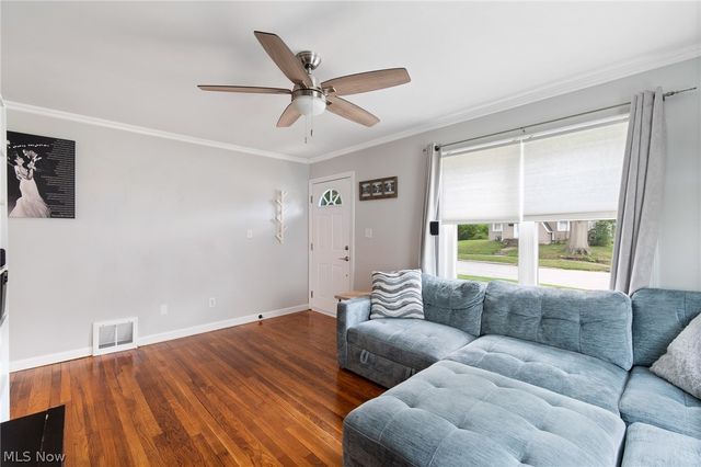 1556 Campbell Street, Cuyahoga Falls, OH 44223