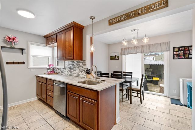 1556 Campbell Street, Cuyahoga Falls, OH 44223