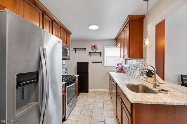1556 Campbell Street, Cuyahoga Falls, OH 44223