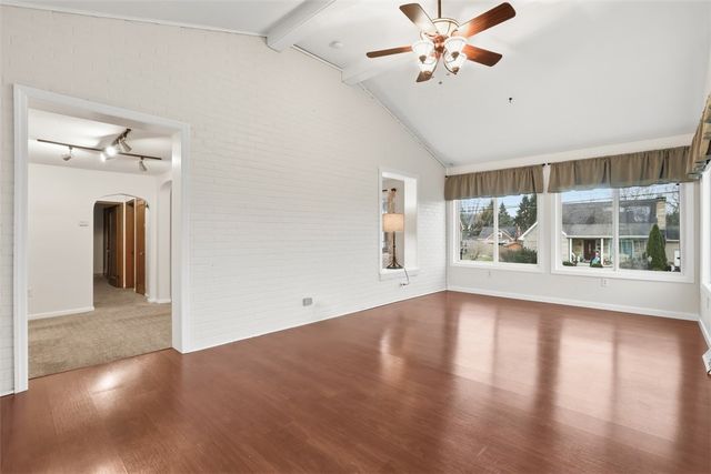 702 Hemlock Dr, Aliquippa, PA 15001