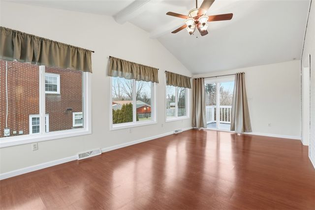 702 Hemlock Dr, Aliquippa, PA 15001