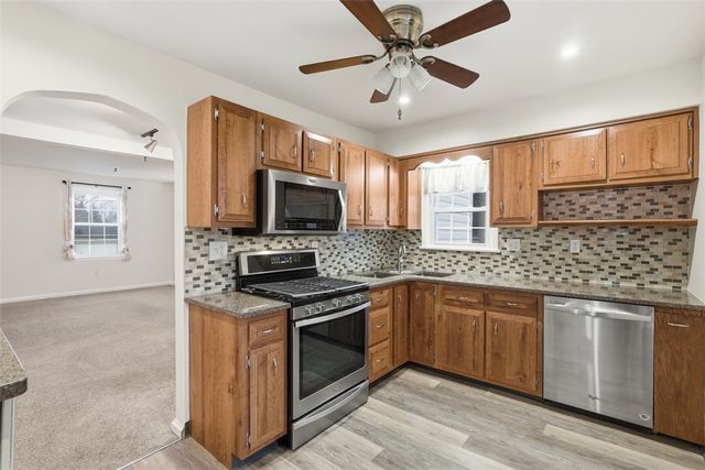 702 Hemlock Dr, Aliquippa, PA 15001