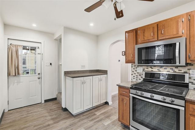 702 Hemlock Dr, Aliquippa, PA 15001