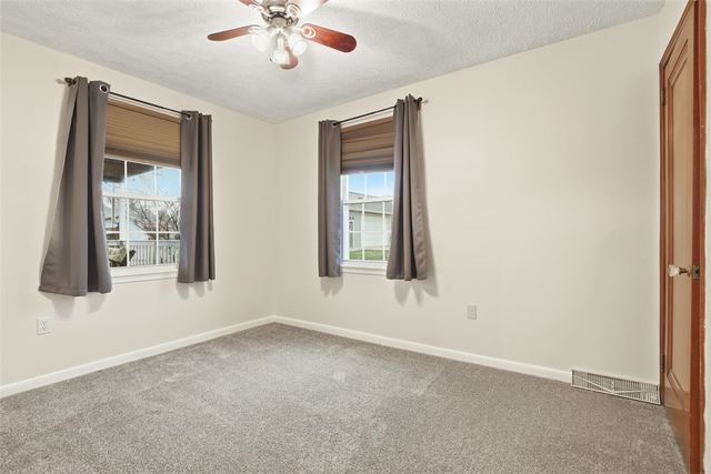 702 Hemlock Dr, Aliquippa, PA 15001