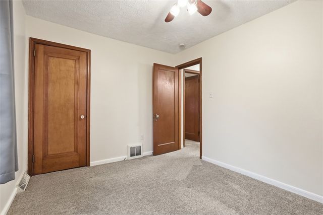 702 Hemlock Dr, Aliquippa, PA 15001